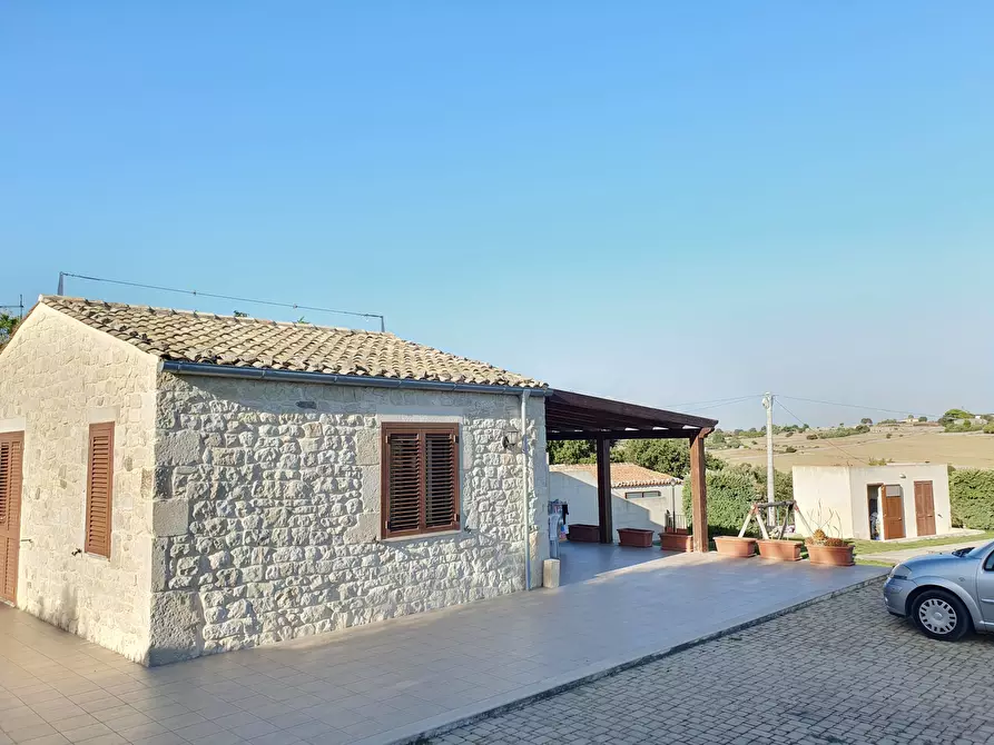 Immagine 11 di Villa in vendita  a Modica