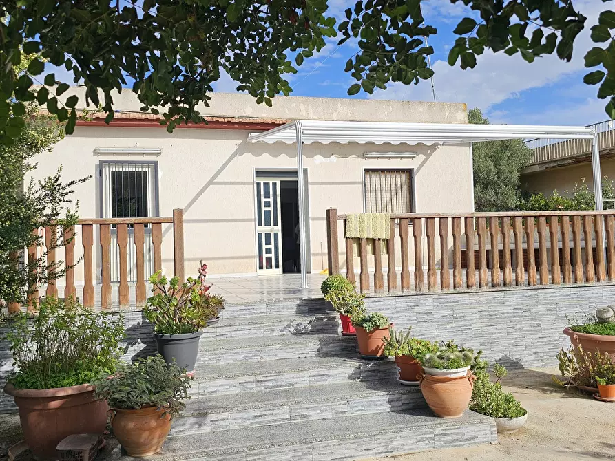 Immagine 1 di Villa in vendita  in Via Selene 27 a Modica