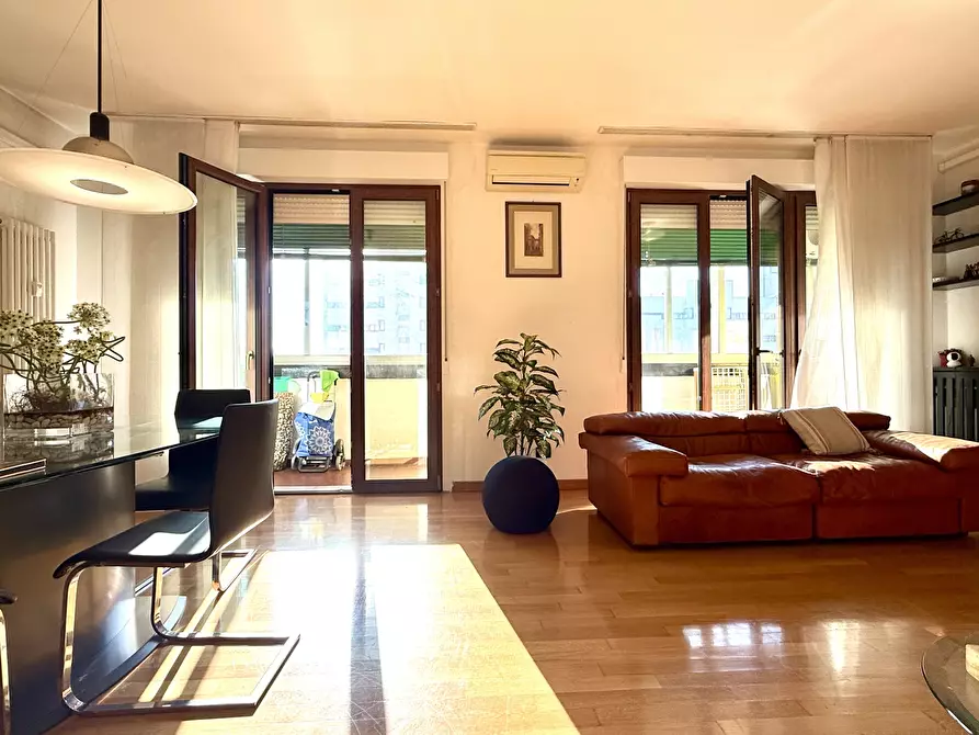 Immagine 9 di Pentalocale in vendita  in Via Allende 23 a Bologna