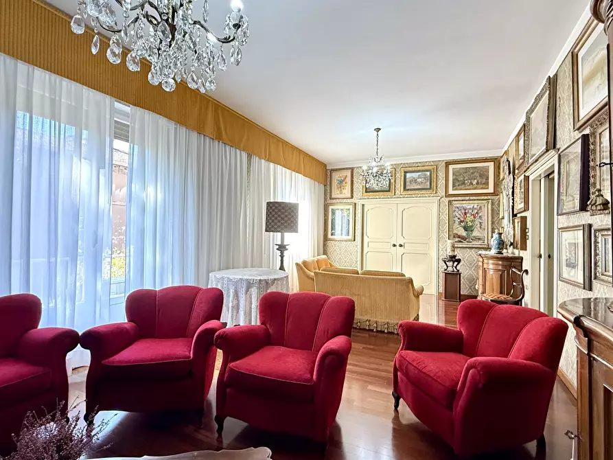 Immagine 1 di Pentalocale in vendita  in Via Del Borgo di San Pietro a Bologna