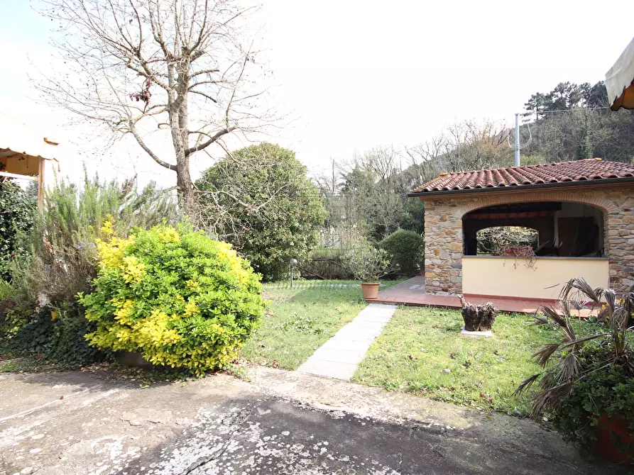 Immagine 4 di Villa in vendita  in Via Capo di Vico 3A a Lucca