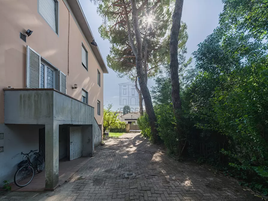 Immagine 56 di Villa in vendita  in Via Castruccio Buonamici a Lucca