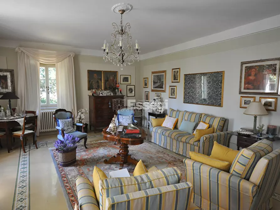Immagine 19 di Villa in vendita  a Lucca