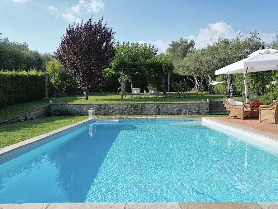 Immagine 5 di Rustico / casale in vendita  a Lucca