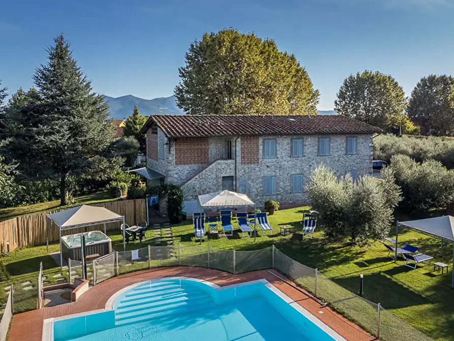 Immagine 2 di Rustico / casale in vendita  in Via di Rocchino 60 a Lucca