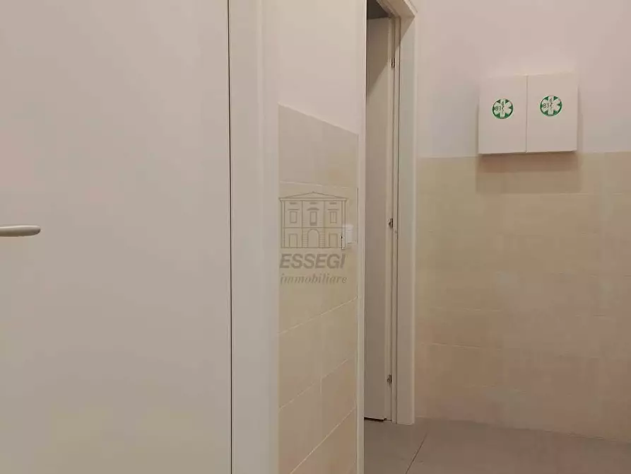 Immagine 10 di Attività artigianale in vendita  a Lucca