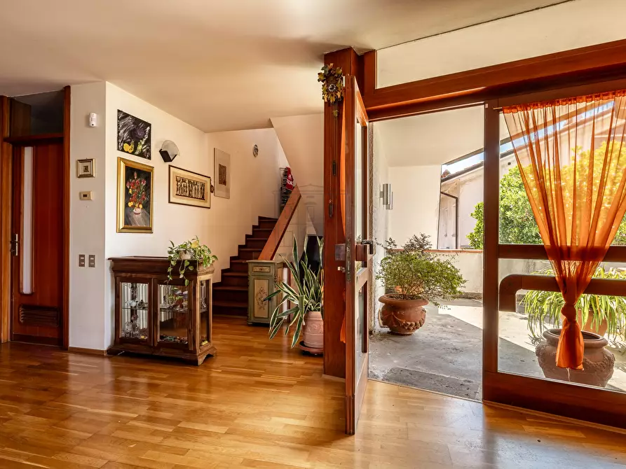 Immagine 18 di Villa in vendita  in Via dei Pellegrini a Lucca