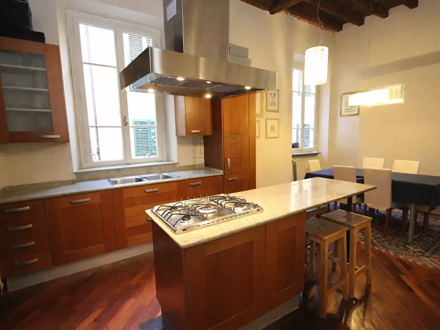 Immagine 5 di Appartamento in vendita  a Lucca