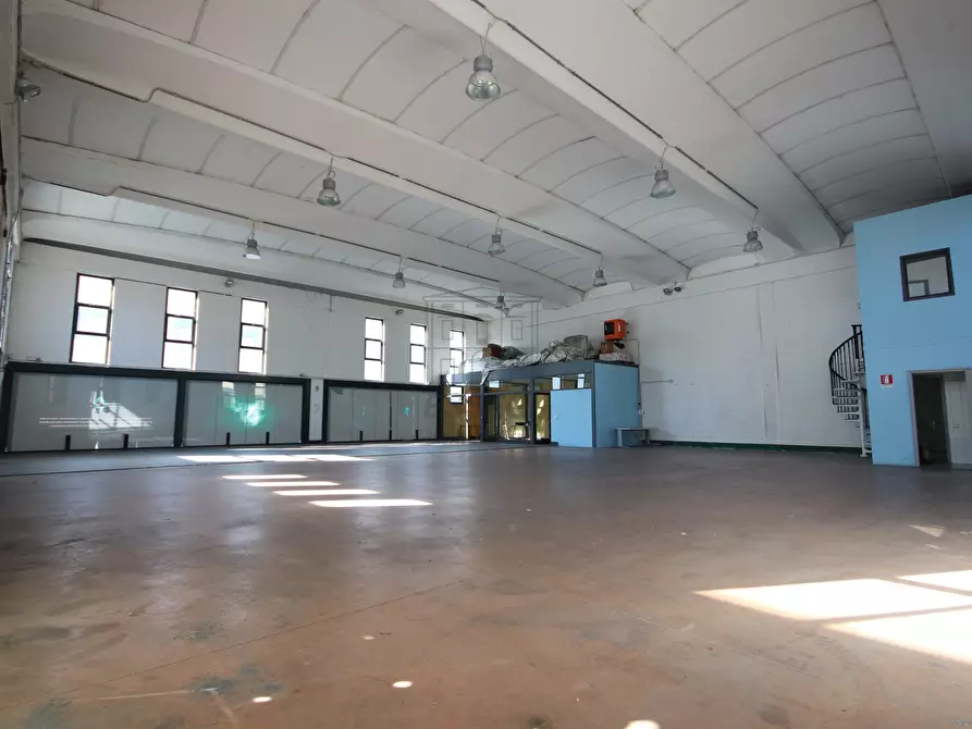 Immagine 4 di Attività artigianale in affitto  in Via delle Ville Prima, S.Marco 36 a Lucca