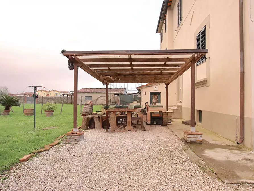 Immagine 2 di Casa bifamiliare in vendita  in Via della Santissima Annunziata 531 a Lucca