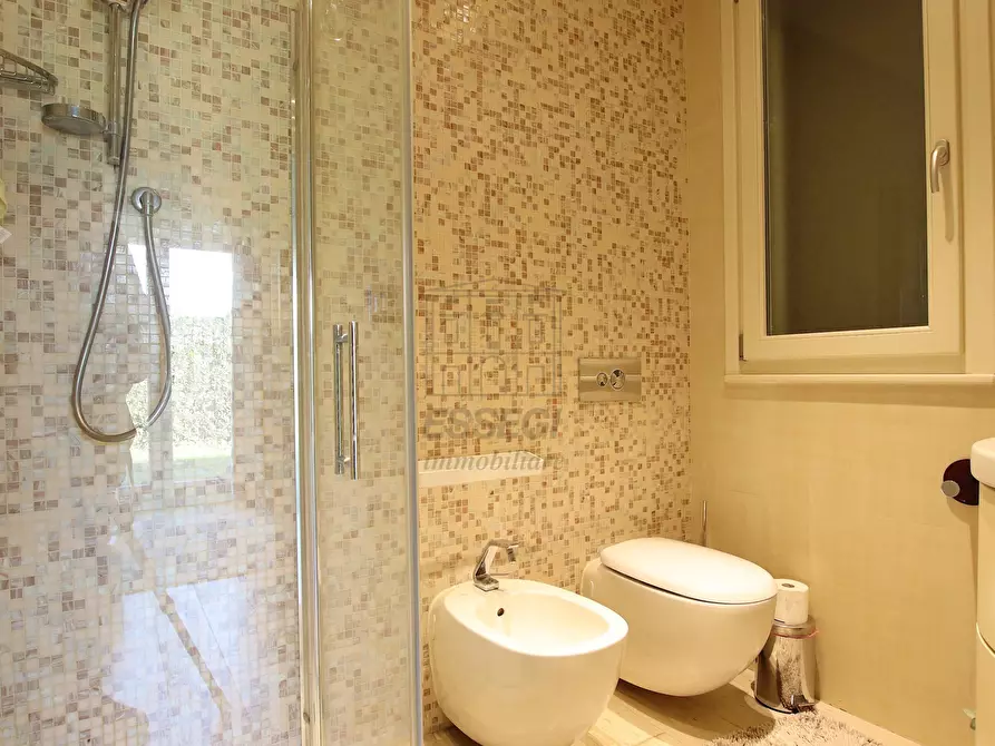 Immagine 12 di Appartamento in vendita  in Viale Luigi Cadorna 182 a Lucca