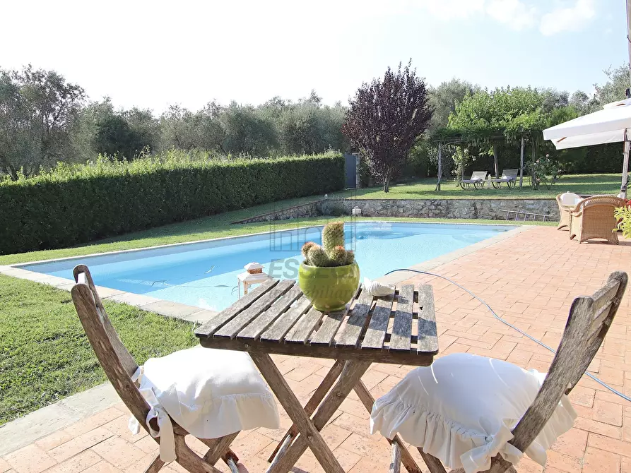 Immagine 7 di Rustico / casale in vendita  a Lucca