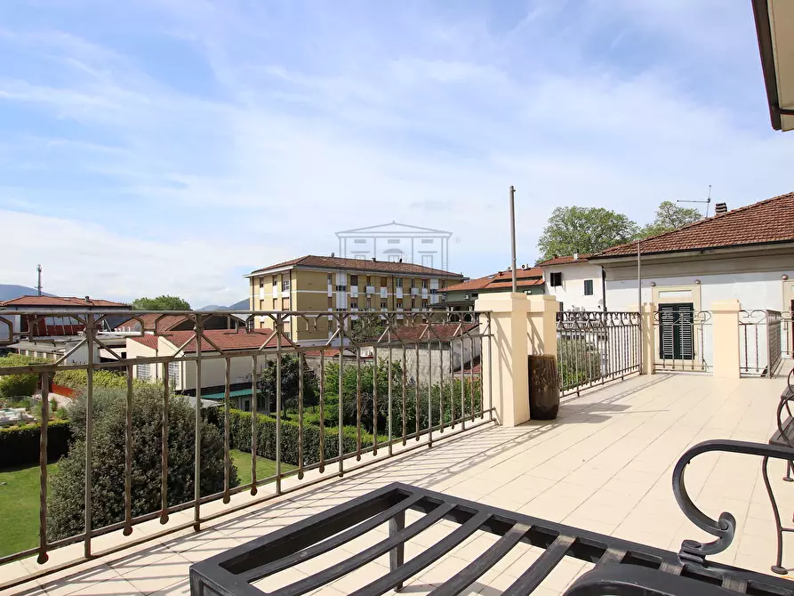 Immagine 31 di Villa in vendita  a Lucca