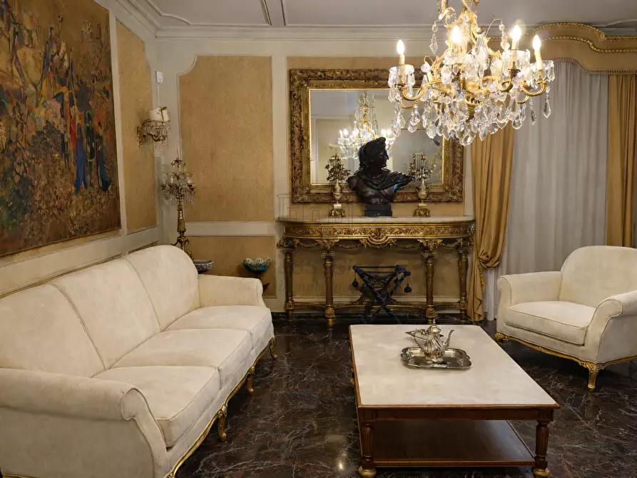 Immagine 5 di Villa in vendita  in Via Teresa Bandettini a Lucca