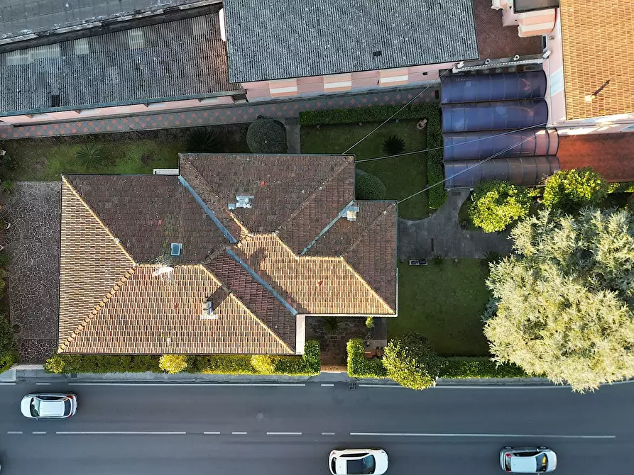 Immagine 22 di Villa in vendita  in Via Teresa Bandettini a Lucca