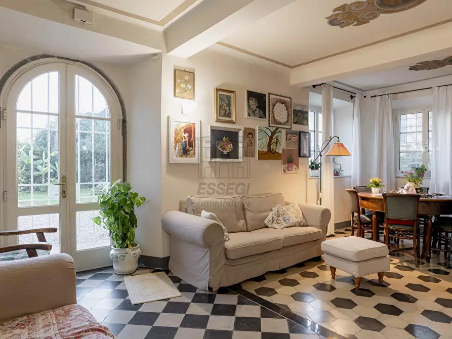 Immagine 1 di Villa in vendita  in Via dei Capannoresi 30 a Lucca