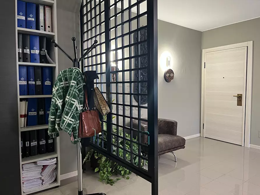 Immagine 4 di Ufficio in vendita  in Via Romana a Lucca