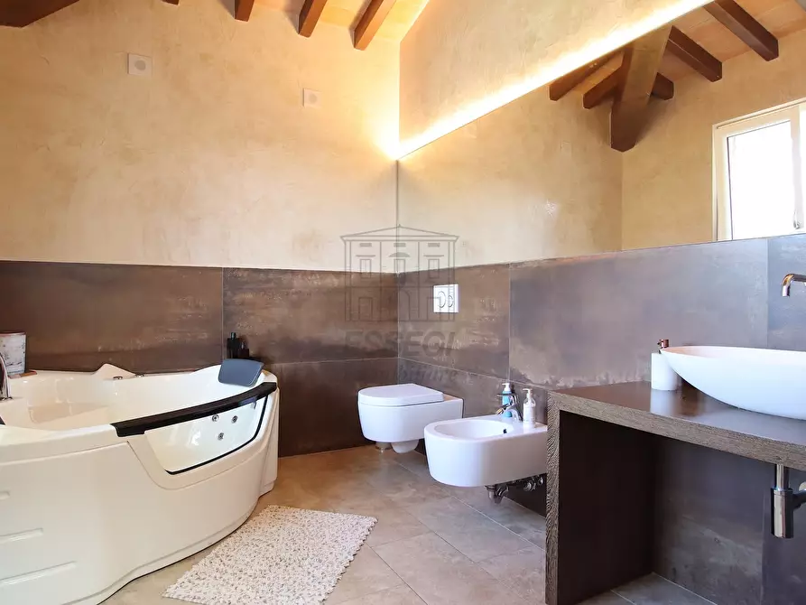 Immagine 33 di Villa in vendita  in Via di San Ginese a Capannori