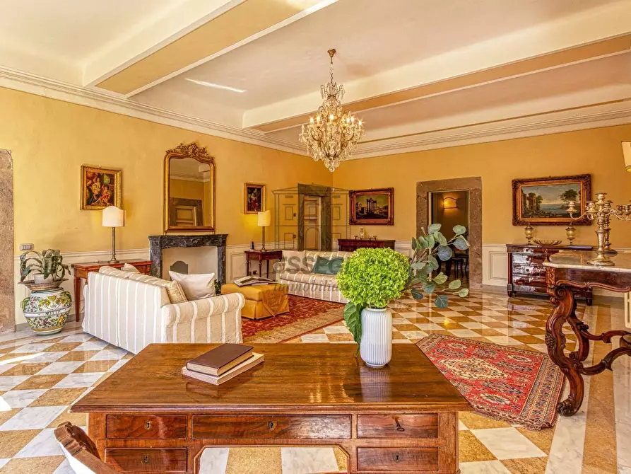 Immagine 10 di Villa in vendita  in Via della Chiesa VII 351 a Lucca