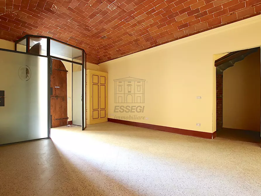 Immagine 8 di Locale commerciale in vendita  in Via Mordini a Lucca