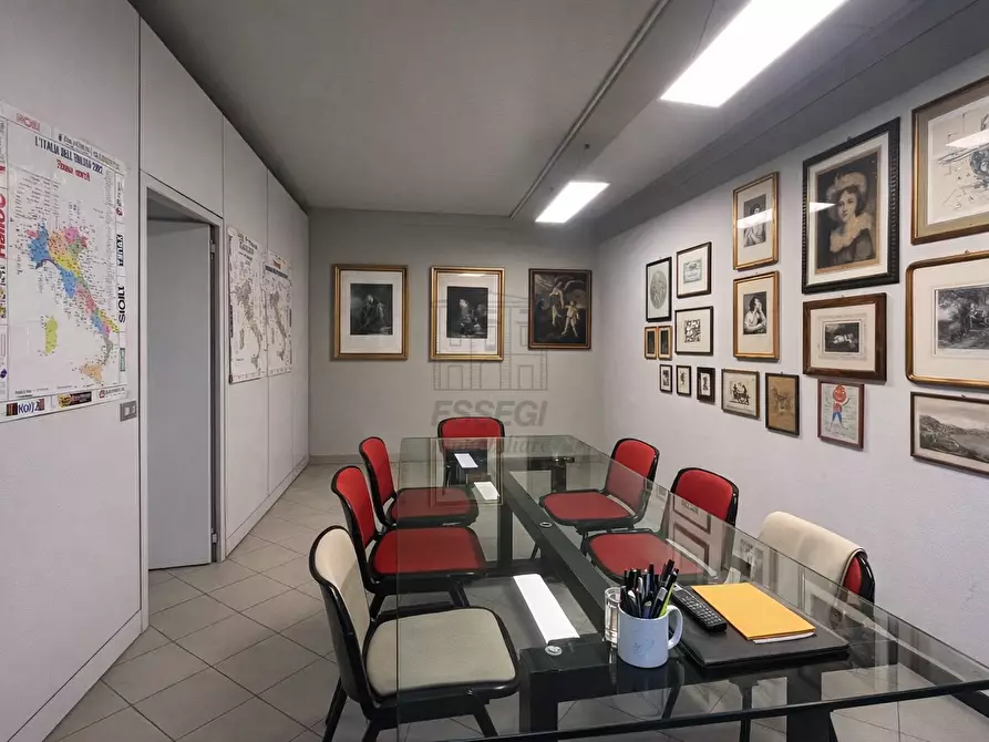 Immagine 2 di Ufficio in vendita  a Lucca