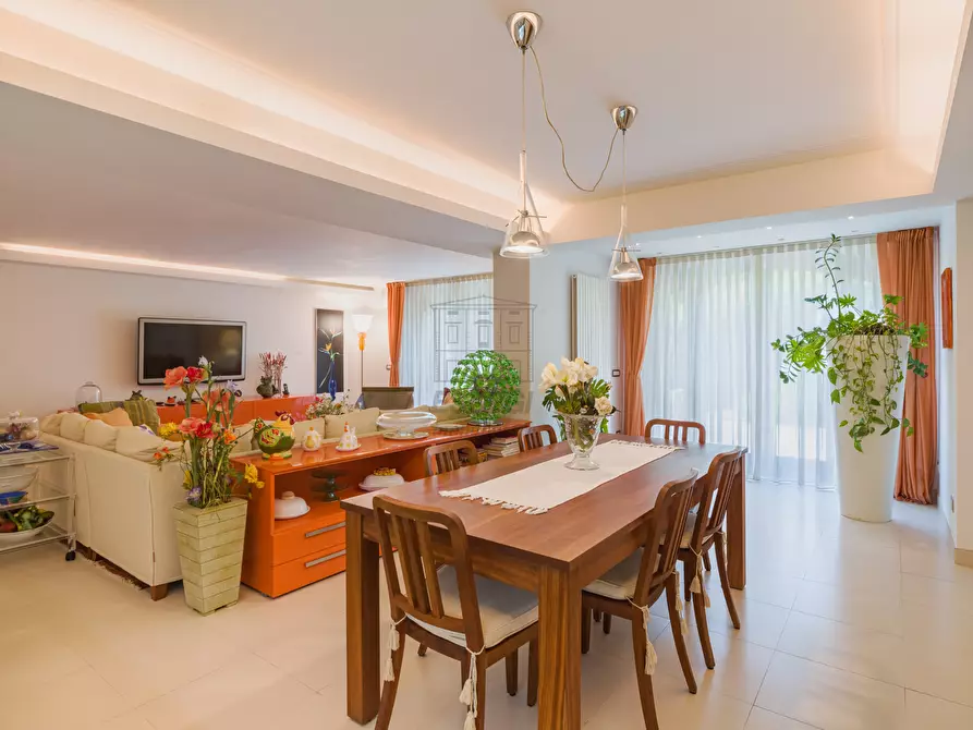 Immagine 10 di Villa in vendita  in Via di santa alessio 168 a Lucca