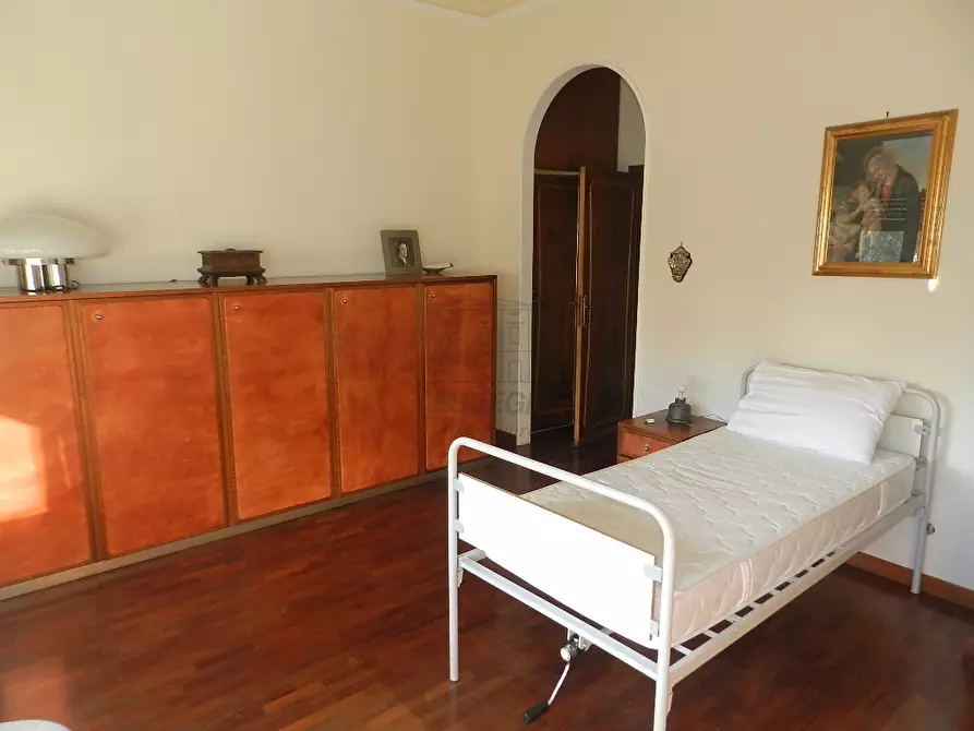 Immagine 8 di Villa in vendita  a Lucca