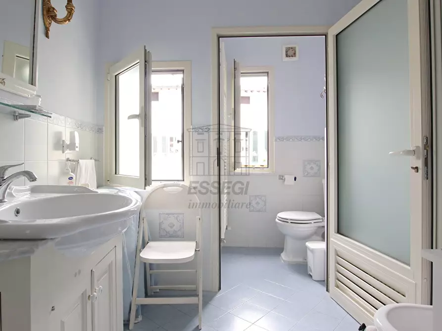 Immagine 17 di Appartamento in vendita  in Piazzale Giuseppe Verdi 1 a Lucca