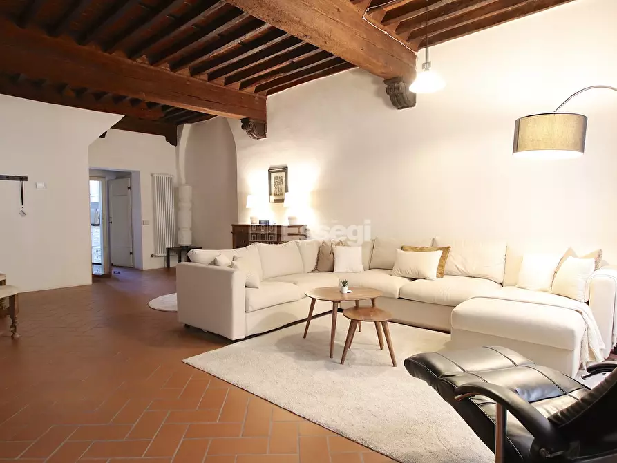 Immagine 15 di Appartamento in vendita  a Lucca