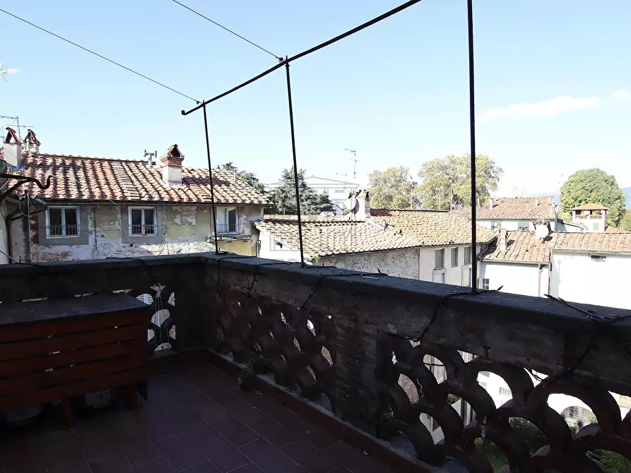 Immagine 13 di Appartamento in vendita  in Piazza del Salvatore 7 a Lucca
