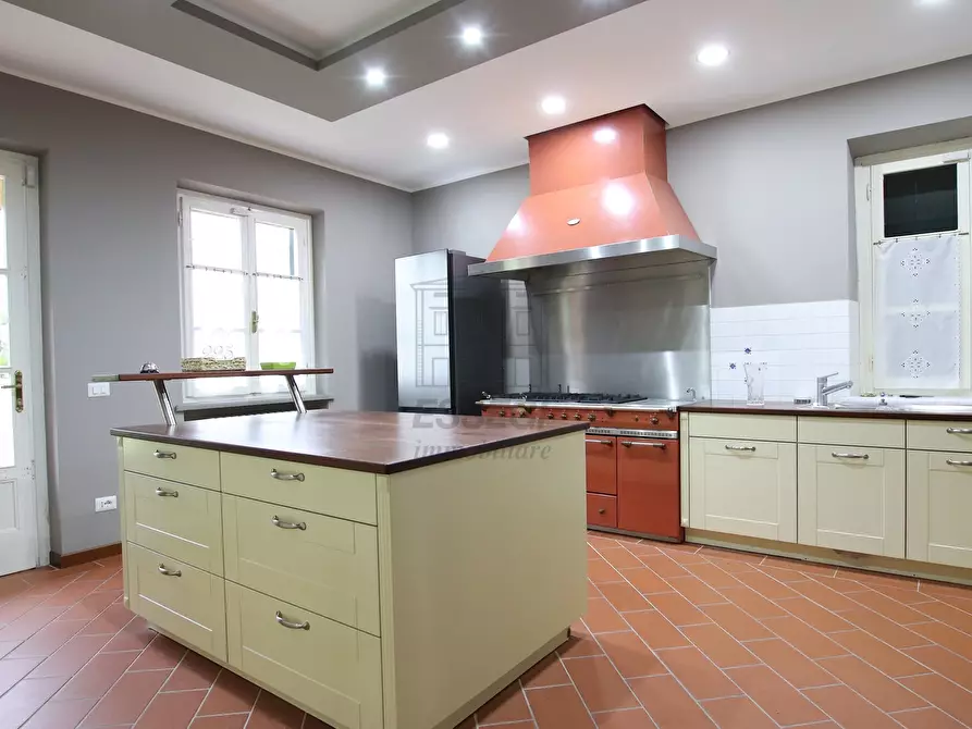 Immagine 19 di Rustico / casale in vendita  a Lucca