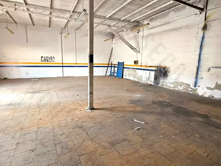 Immagine 2 di Magazzino in vendita  a Selargius