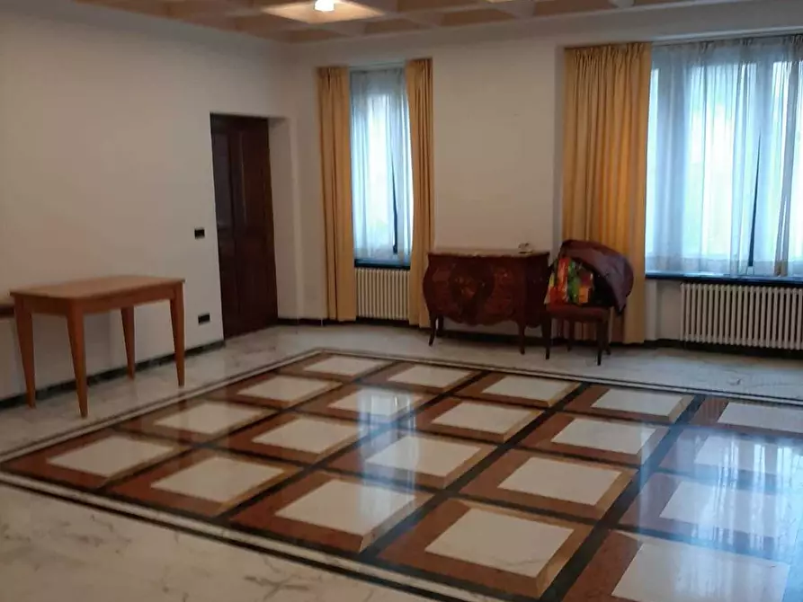 Immagine 2 di Pentalocale in vendita  a Sarzana