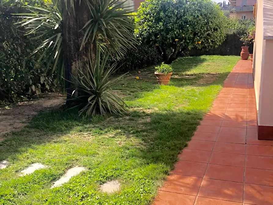 Immagine 3 di Villa in vendita  a Sarzana