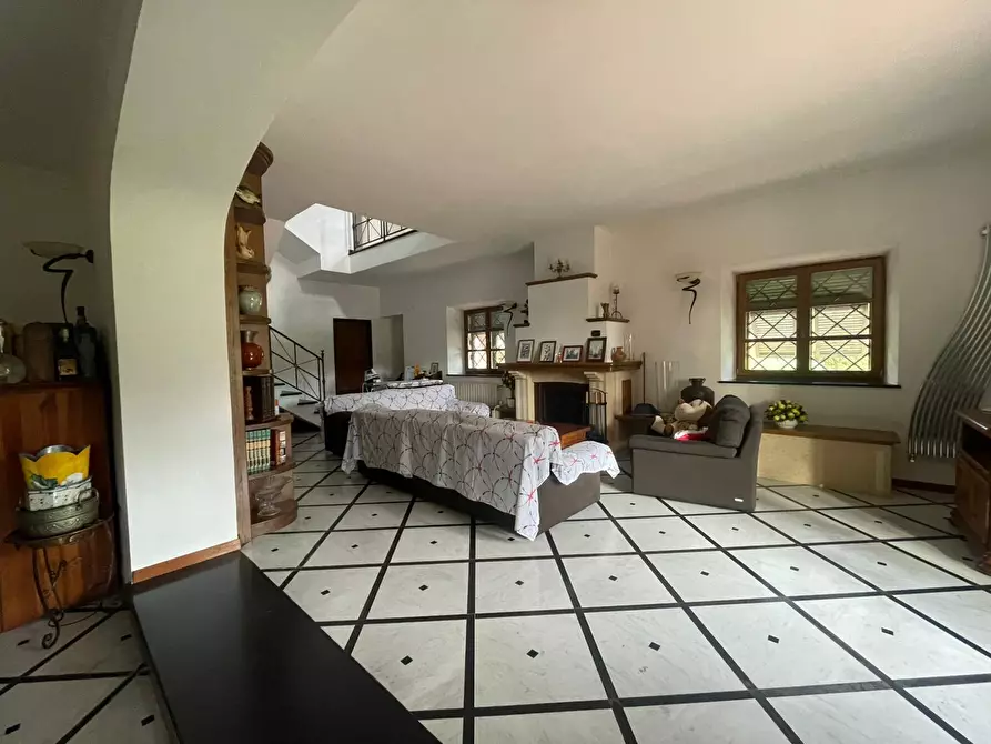 Immagine 5 di Villa in vendita  a Castelnuovo Magra