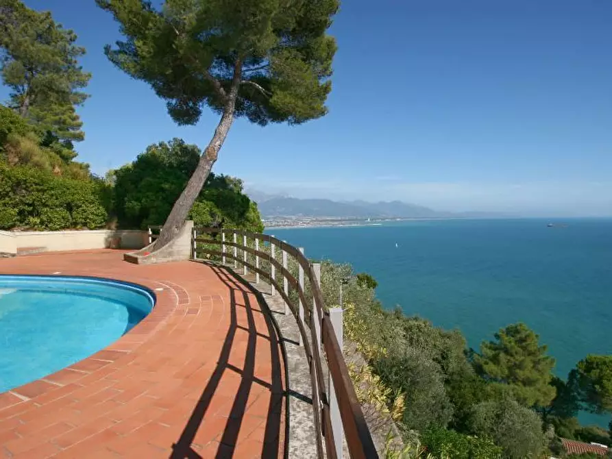 Immagine 14 di Monolocale in vendita  a Ameglia