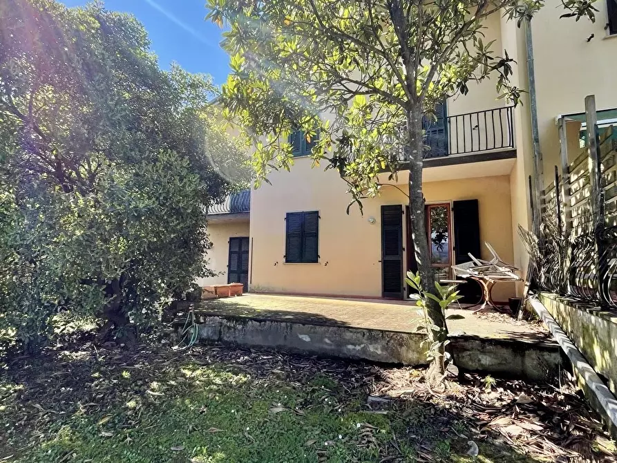 Immagine 4 di Casa semindipendente in vendita  a Ameglia