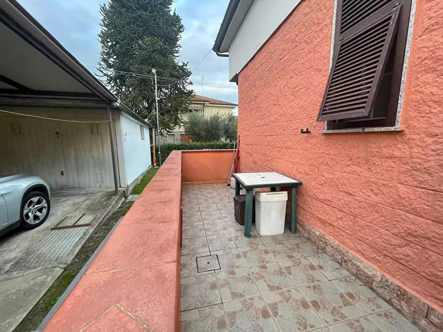 Immagine 5 di Villa in vendita  a Sarzana