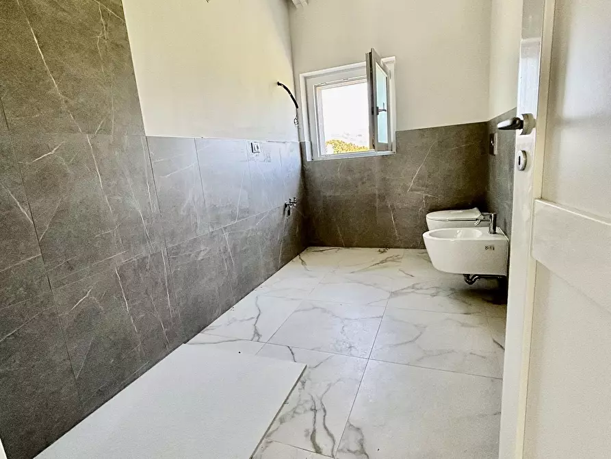 Immagine 7 di Casa semindipendente in vendita  a Ameglia