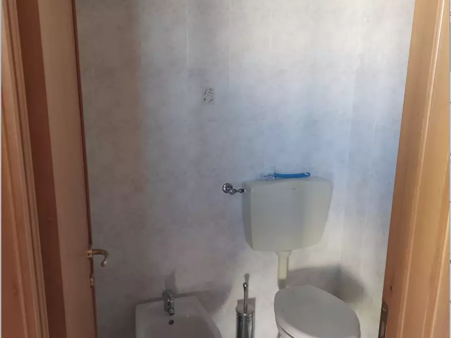 Immagine 2 di Ufficio in vendita  a Sarzana