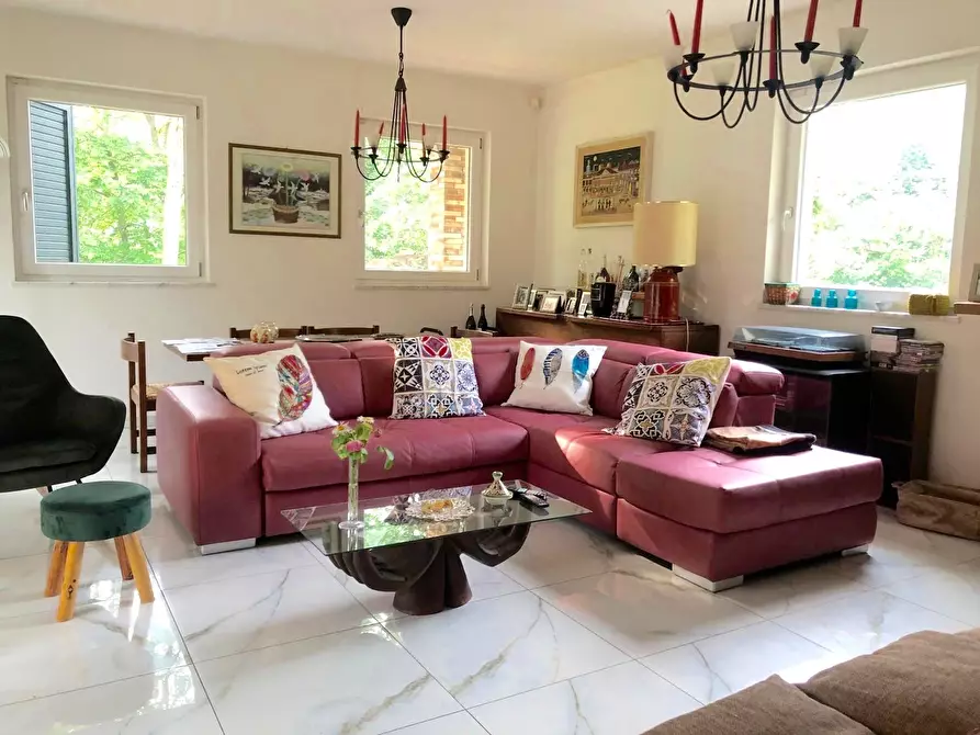 Immagine 8 di Villa in vendita  a Castelnuovo Magra