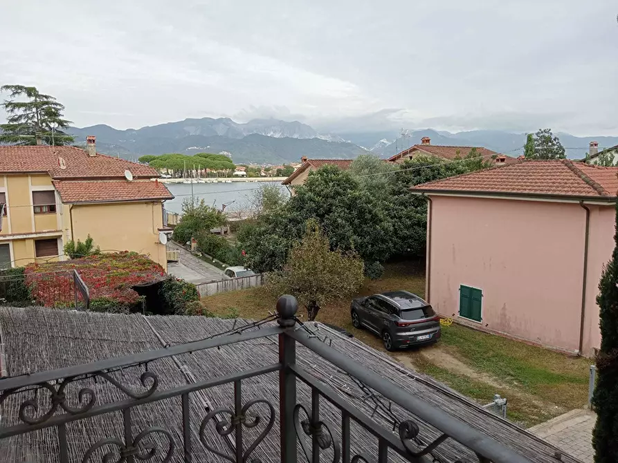 Immagine 5 di Casa semindipendente in vendita  a Ameglia