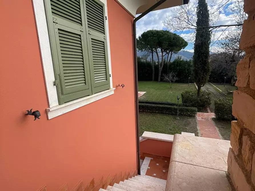 Immagine 11 di Villa in vendita  a Castelnuovo Magra