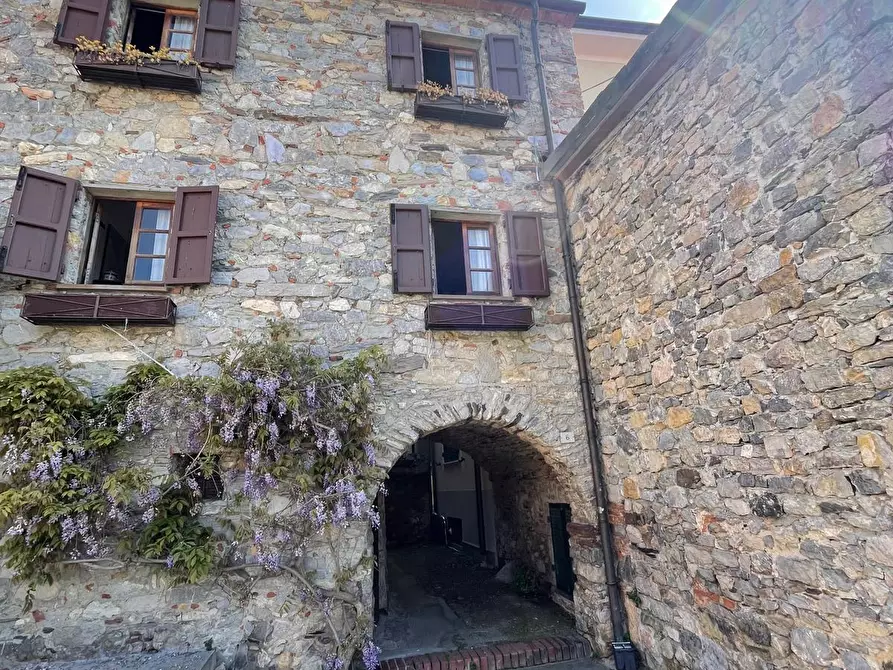 Immagine 2 di Pentalocale in vendita  in Piazza XIII Dicembre 6 a Ameglia