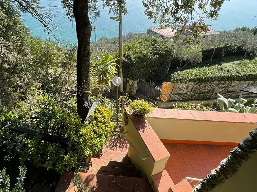 Immagine 7 di Trilocale in vendita  in Strada Punta Bianca 2 a Ameglia