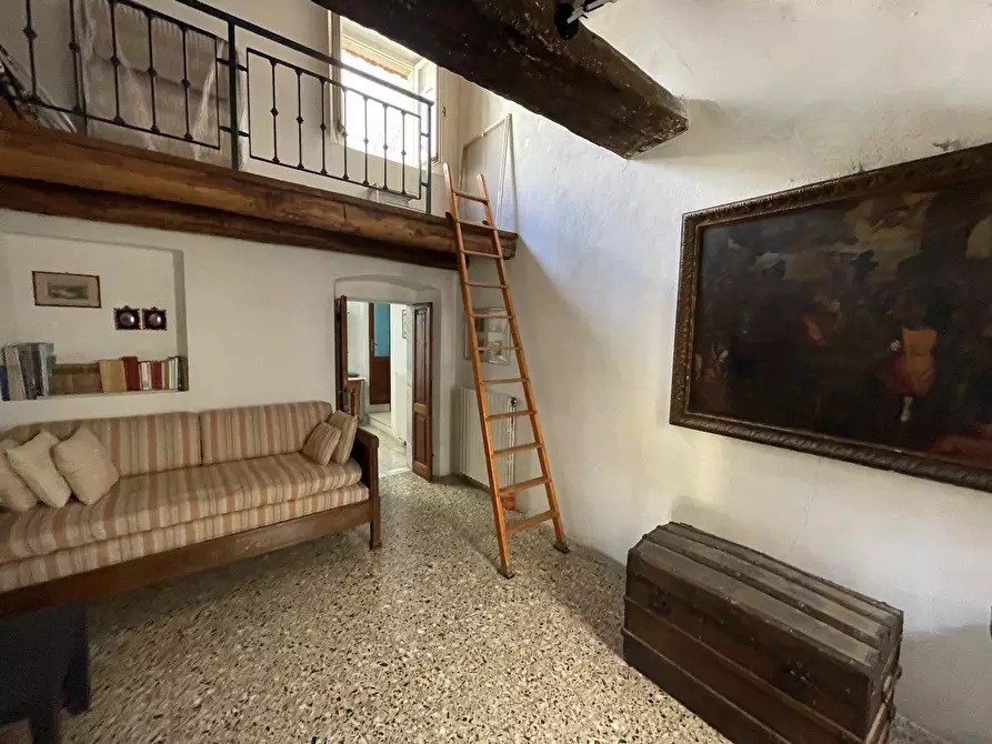 Immagine 11 di Pentalocale in vendita  in Piazza XIII Dicembre 6 a Ameglia