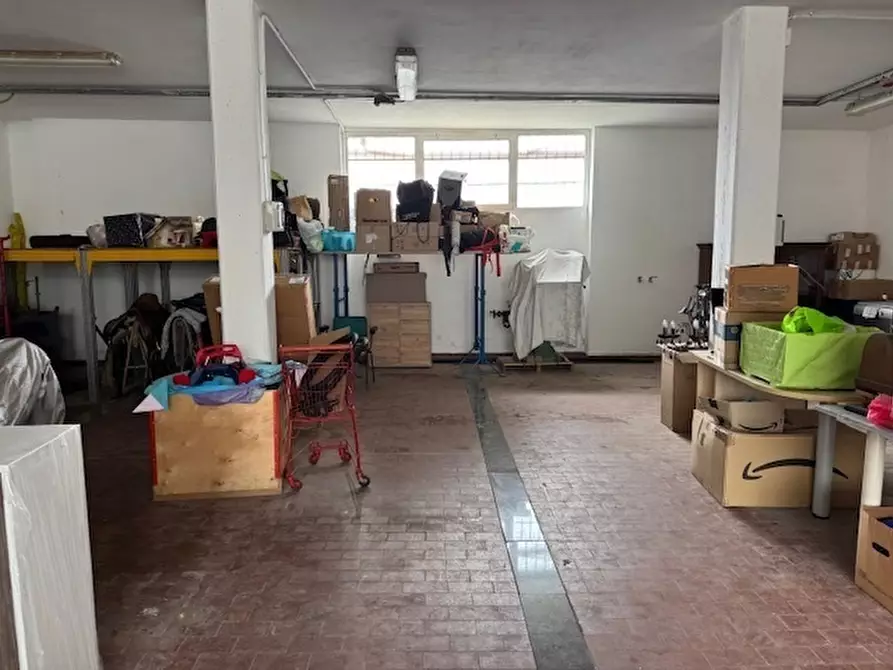Immagine 3 di Capannone industriale in affitto  in Strada Statale 1 a Massa