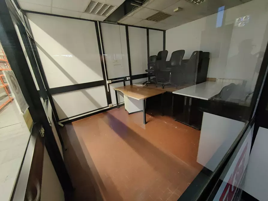 Immagine 3 di Locale commerciale in affitto  in Via Socrate Benacci a Sarzana