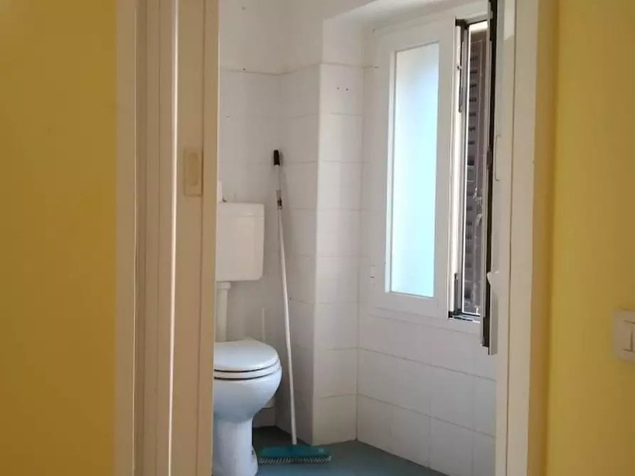 Immagine 7 di Locale commerciale in vendita  a Jesi