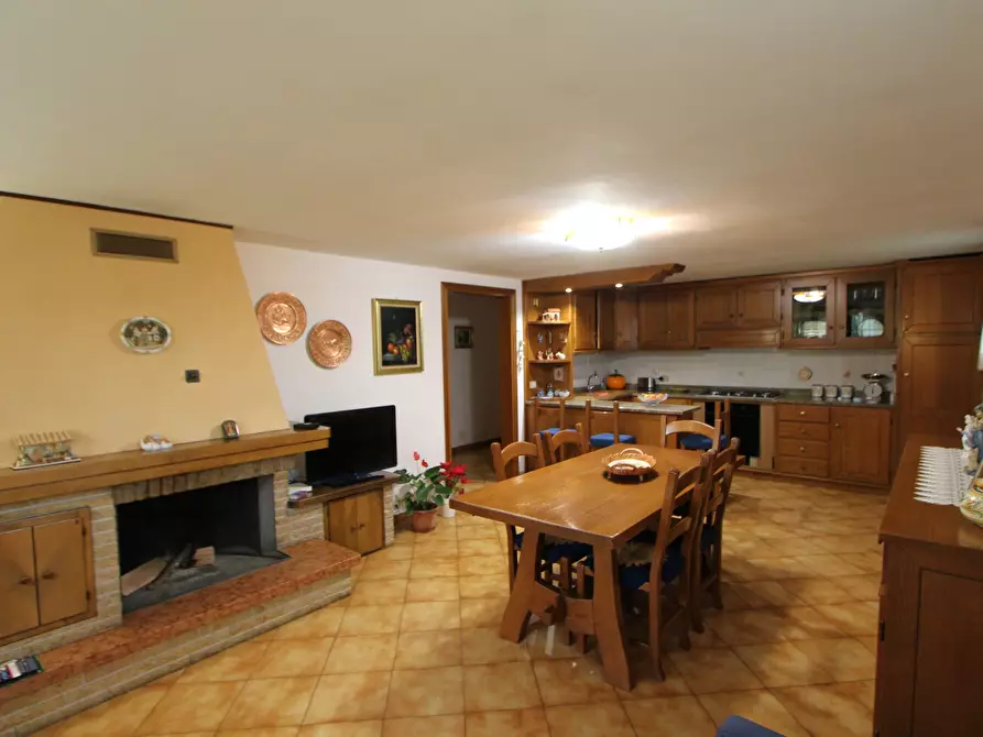 Immagine 7 di Casa indipendente in vendita  in Via Tombetto 18-22 a Valsamoggia